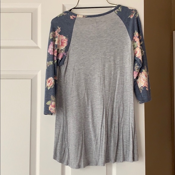 Threads half sleeve floral tee - Picture 3 of 3